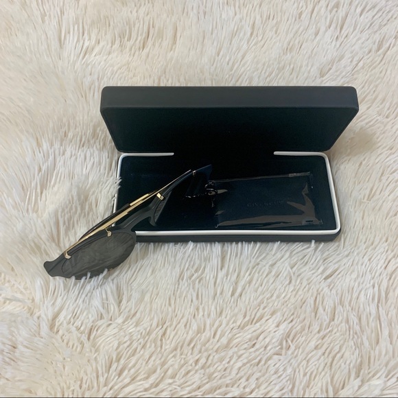⭐️Host Pick⭐️ Authentic Givenchy Black Sung - Picture 4 of 5